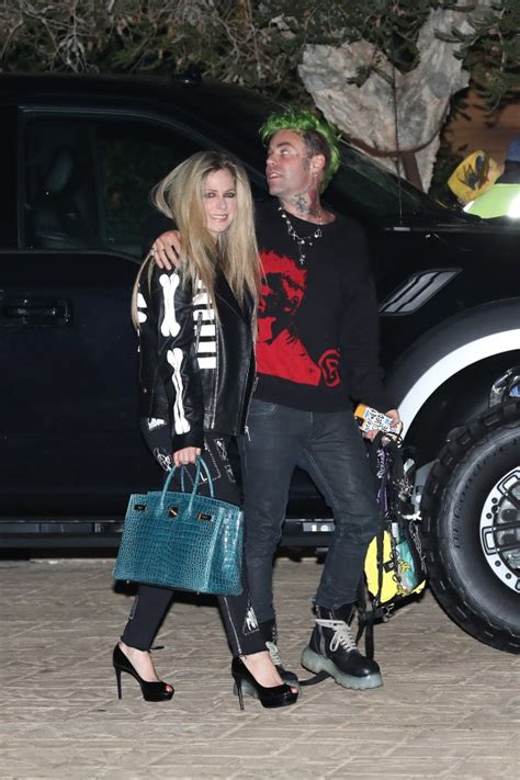 avril lavigne nide|Avril Lavigne goes braless beneath a see